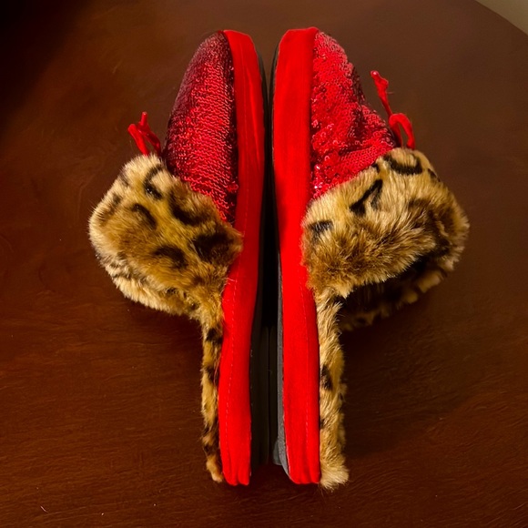 Michael Kors. Red Slippers with Sequins and Leopard Fur. Size 8. Like New. - Picture 8 of 8